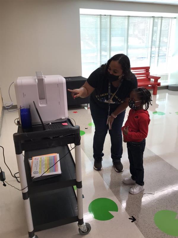 Students learn about new 3D printer